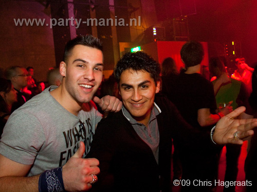 091225_052_housequake_partymania