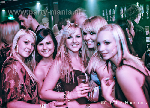091225_069_housequake_partymania