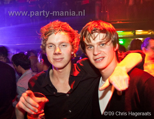 091225_072_housequake_partymania