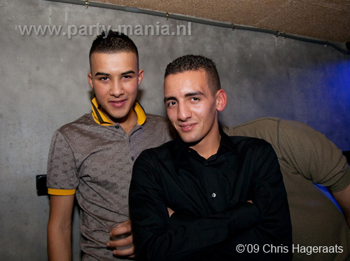 091225_082_housequake_partymania