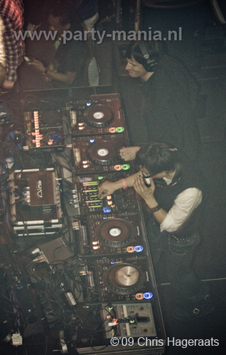 091225_094_housequake_partymania