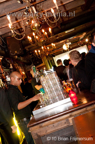 100212_001_hier_en_toen_partymania