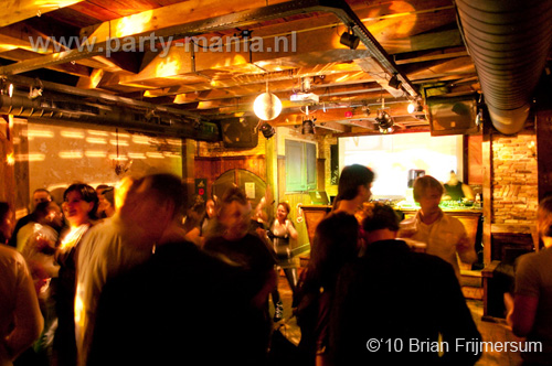 100212_006_hier_en_toen_partymania