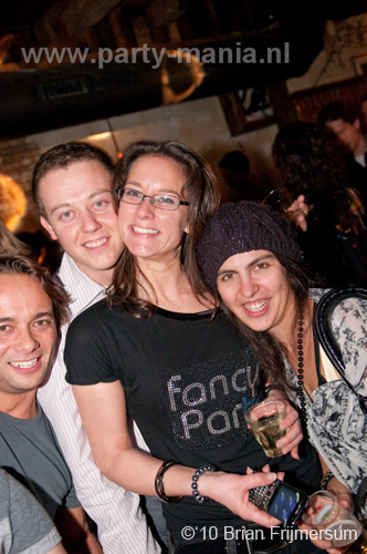100212_008_hier_en_toen_partymania