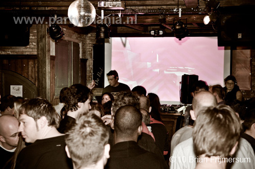 100212_016_hier_en_toen_partymania