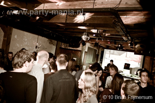 100212_019_hier_en_toen_partymania