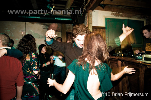 100212_024_hier_en_toen_partymania
