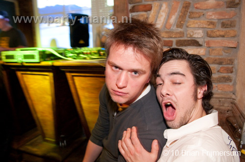 100212_027_hier_en_toen_partymania