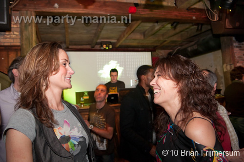 100212_030_hier_en_toen_partymania
