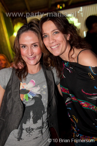 100212_031_hier_en_toen_partymania