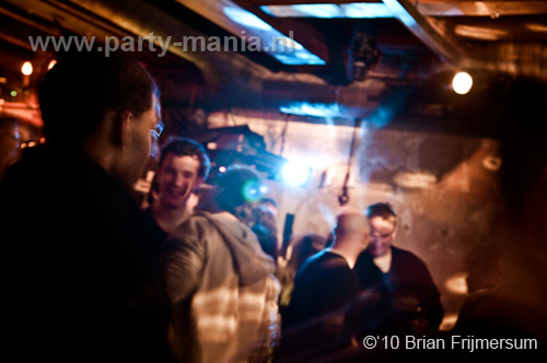 100212_034_hier_en_toen_partymania