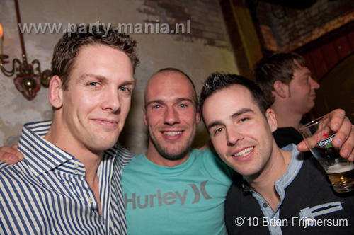 100212_036_hier_en_toen_partymania