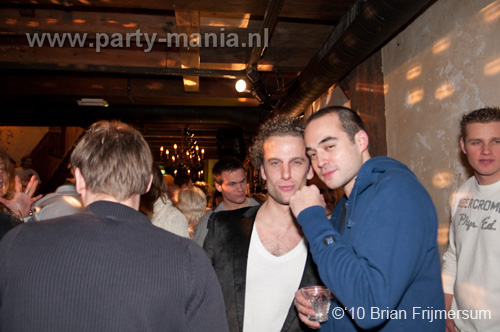 100212_047_hier_en_toen_partymania