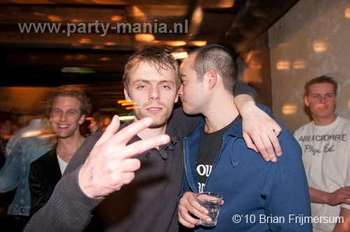 100212_048_hier_en_toen_partymania