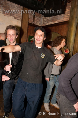 100212_052_hier_en_toen_partymania