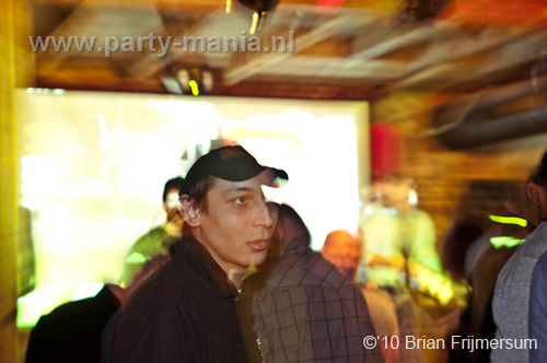 100212_057_hier_en_toen_partymania