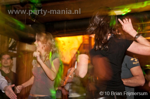 100212_059_hier_en_toen_partymania