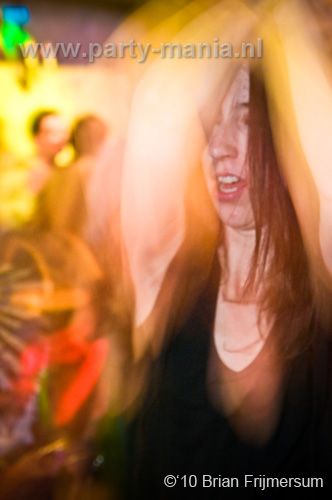 100212_062_hier_en_toen_partymania