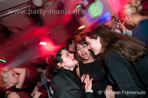 100219_033_seven_partymania