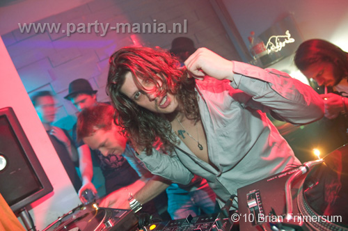 100219_041_seven_partymania