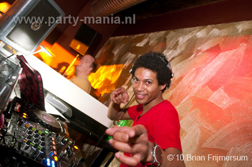 100219_072_seven_partymania