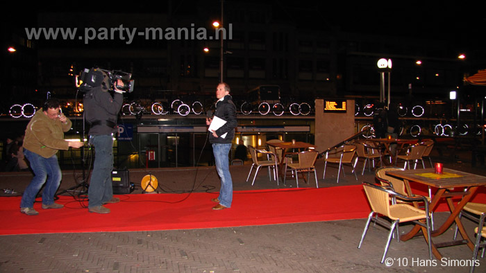 100302_002_vekiezingsnach_denhaag_hans_partymania