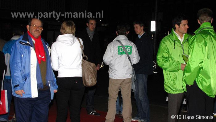 100302_025_vekiezingsnach_denhaag_hans_partymania