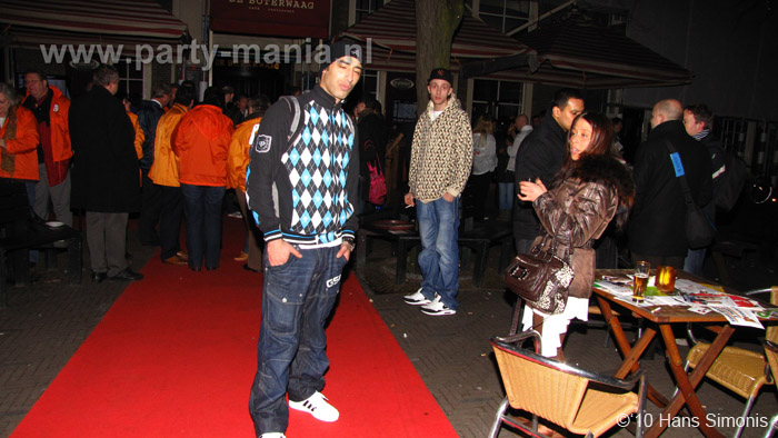 100302_026_vekiezingsnach_denhaag_hans_partymania