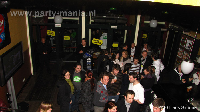 100302_039_vekiezingsnach_denhaag_hans_partymania