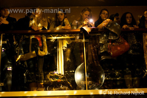 100302_037_vekiezingsnach_denhaag_richardn_partymania