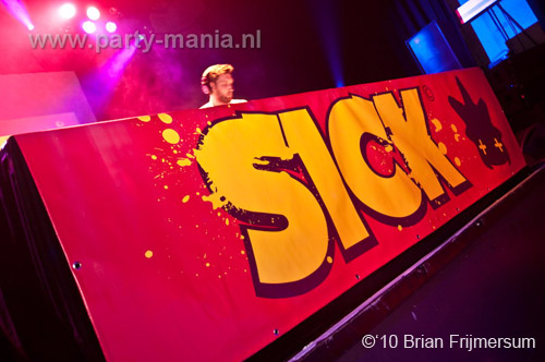 100306_001_sick_paard_brian_partymania