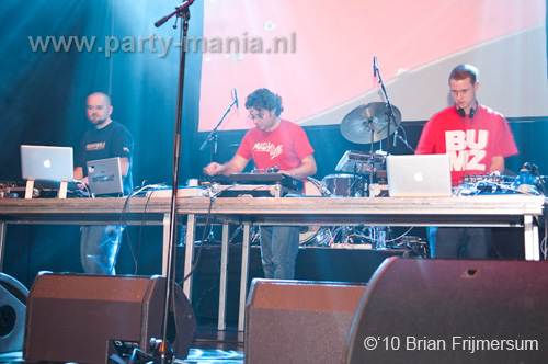 100320_020_apaert_partymania