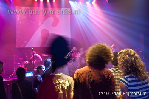 100320_031_apaert_partymania