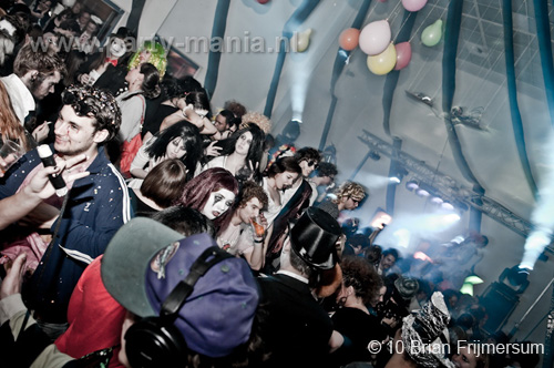 100325_122_bakk_partymania