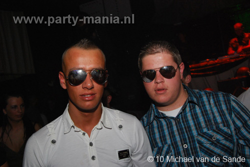 100320_080_ex_porn_star_partymania