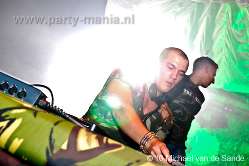 100320_090_ex_porn_star_partymania