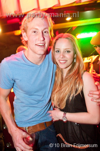 100327_091_ex_porn_star_partymania