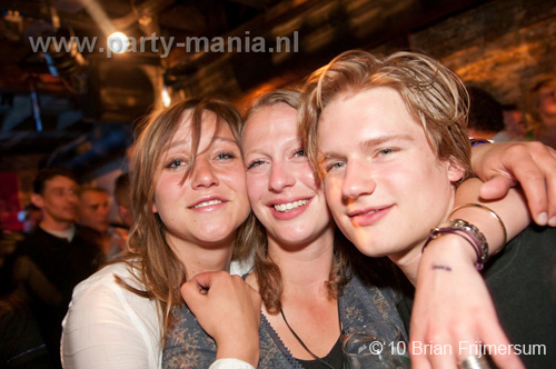 100416_051_hier_en_toen_partymania