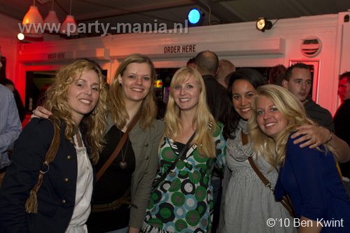 100424_005_los_partymania