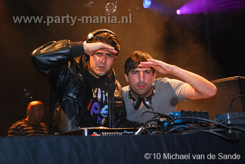 100512_002_darkraver_partymania