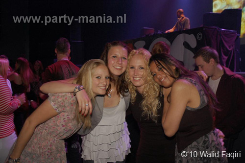 100522_001_los_partymania