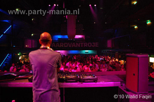 100522_010_los_partymania