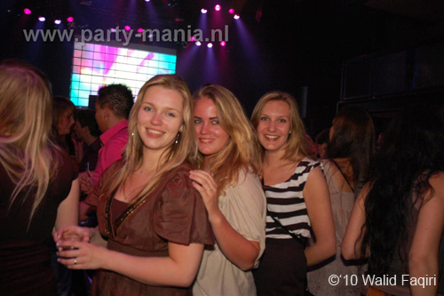 100522_022_los_partymania