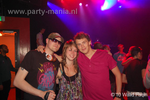 100522_027_los_partymania