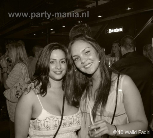 100522_031_los_partymania