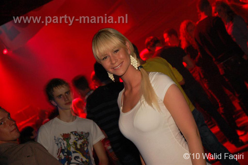 100522_041_los_partymania