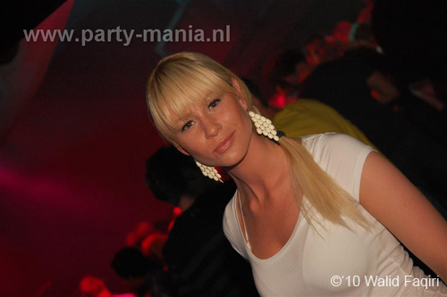 100522_044_los_partymania