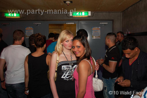 100522_051_los_partymania