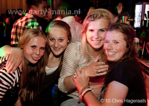 100601_012_graduation_day_partymania