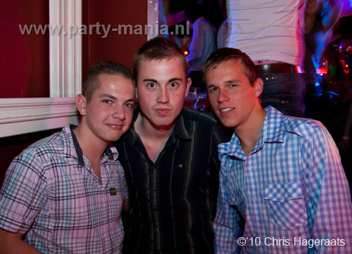 100601_049_graduation_day_partymania